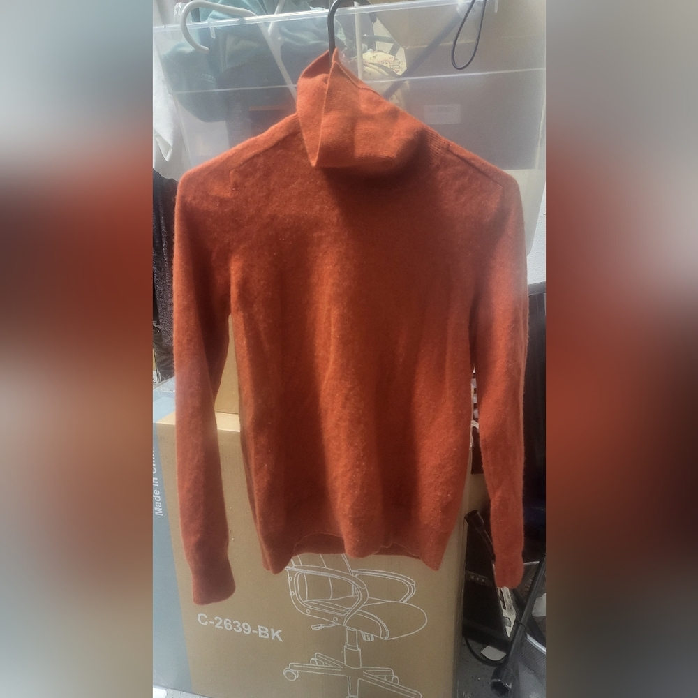 Quince- 100% Cashmere Turtleneck Sweater Orange - Small